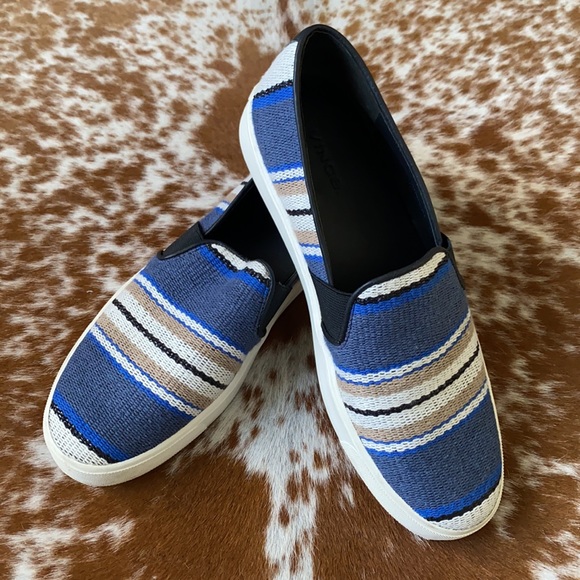 Vince Camuto sneakers 👟 blue and white stripes - Picture 4 of 6